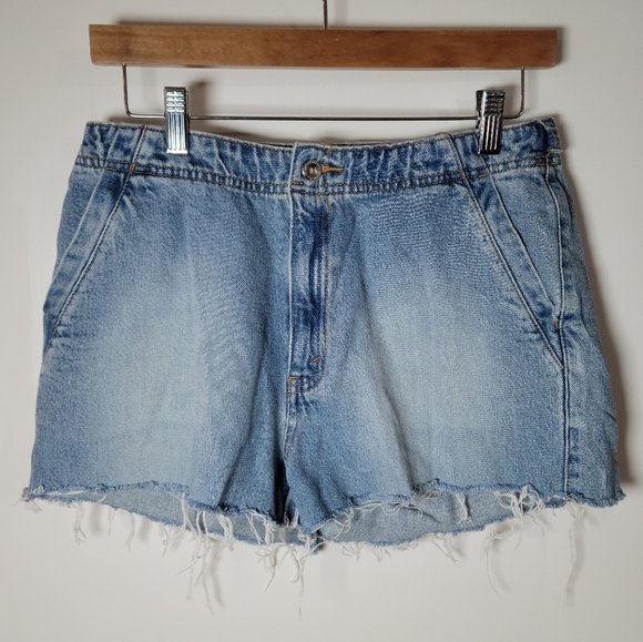 Vintage Levi's 2002 Adjustable Denim Shorts | 100% Cotton | Y2K Levi's | 8 - Picture 1 of 10